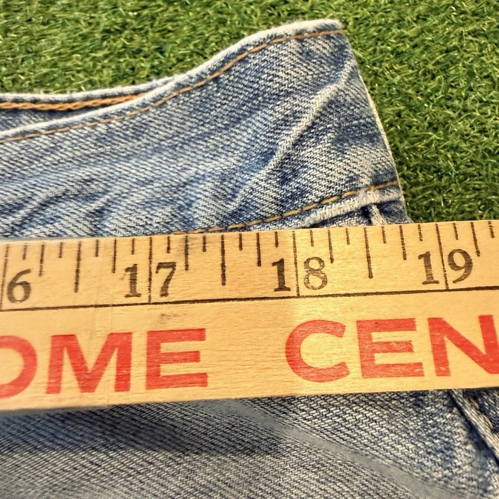 Vintage Levi's 501 Light Wash Jeans W38 L32 - Factory 589 (Colombia)